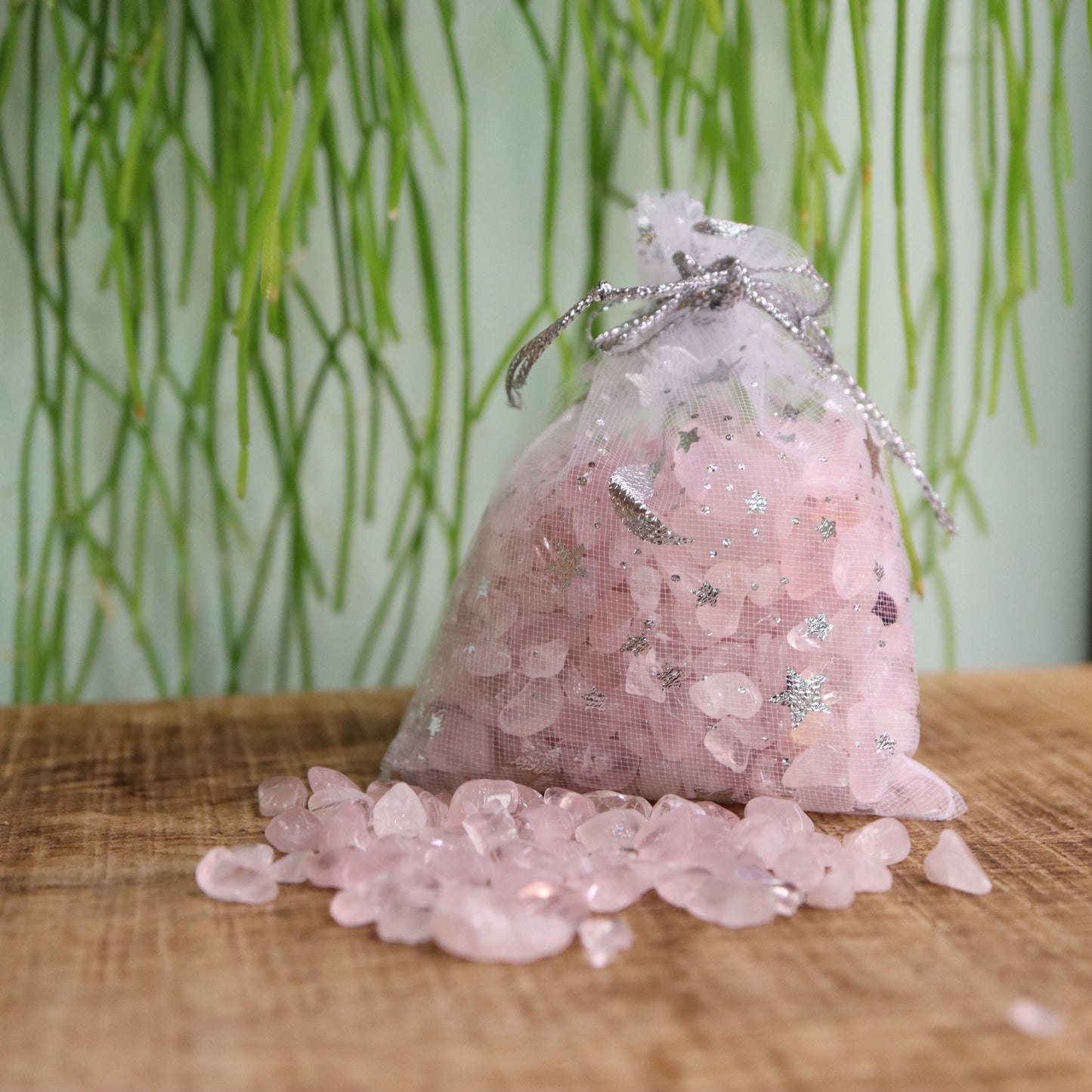 Zakje met rozenkwarts chips