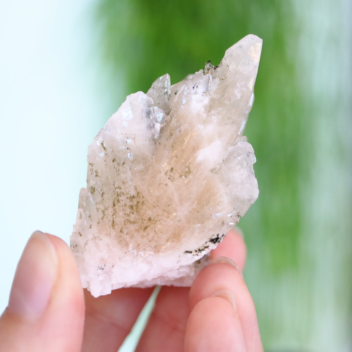 Feather calciet met pyriet UV