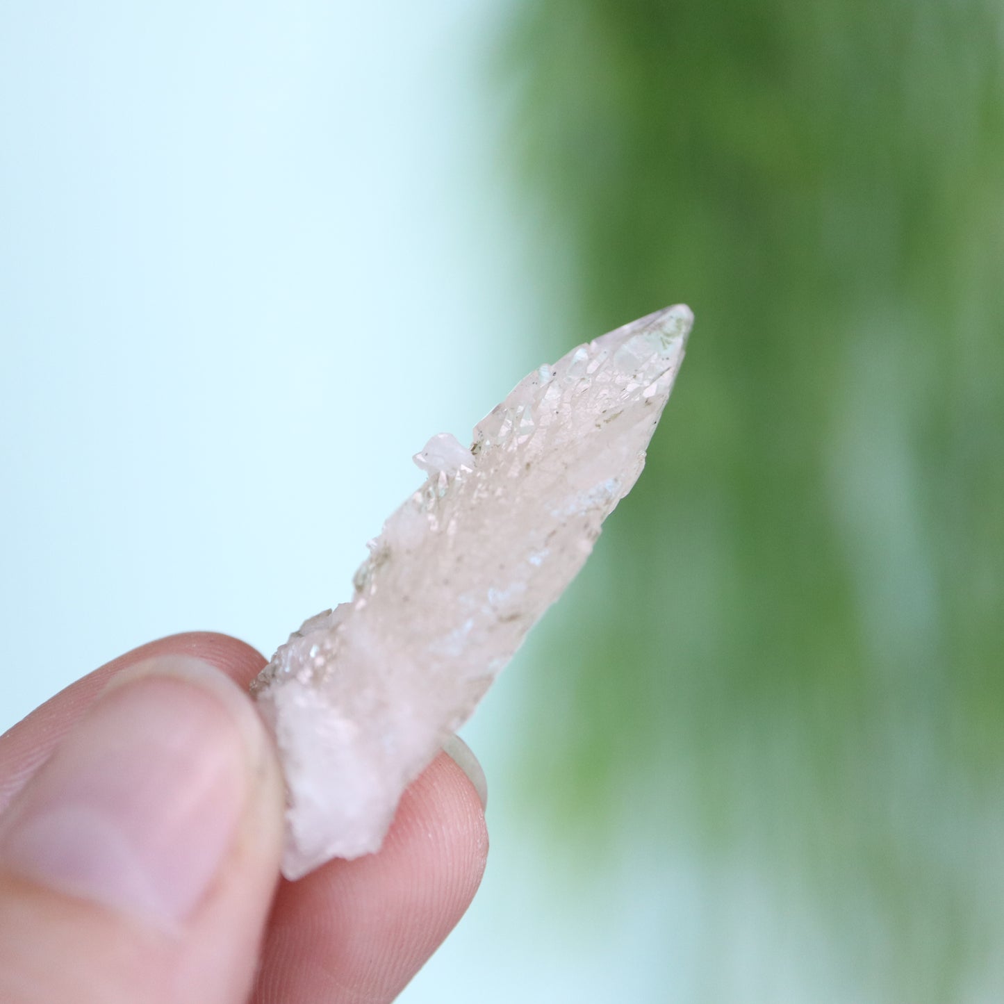 Feather calciet met pyriet UV