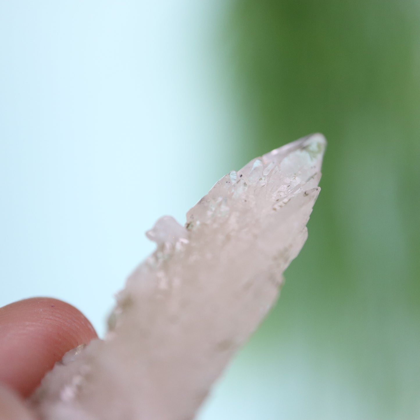 Feather calciet met pyriet UV