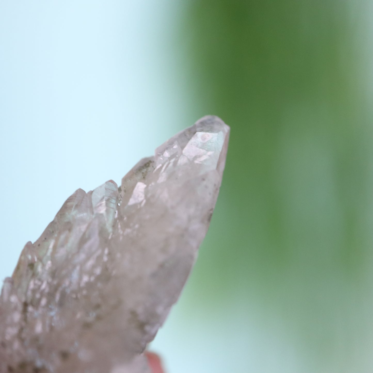 Feather calciet met pyriet UV
