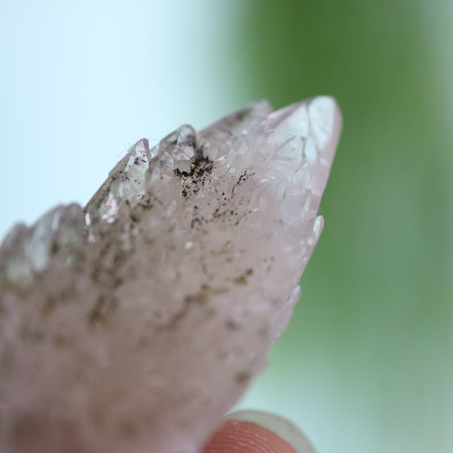 Feather calciet met pyriet UV