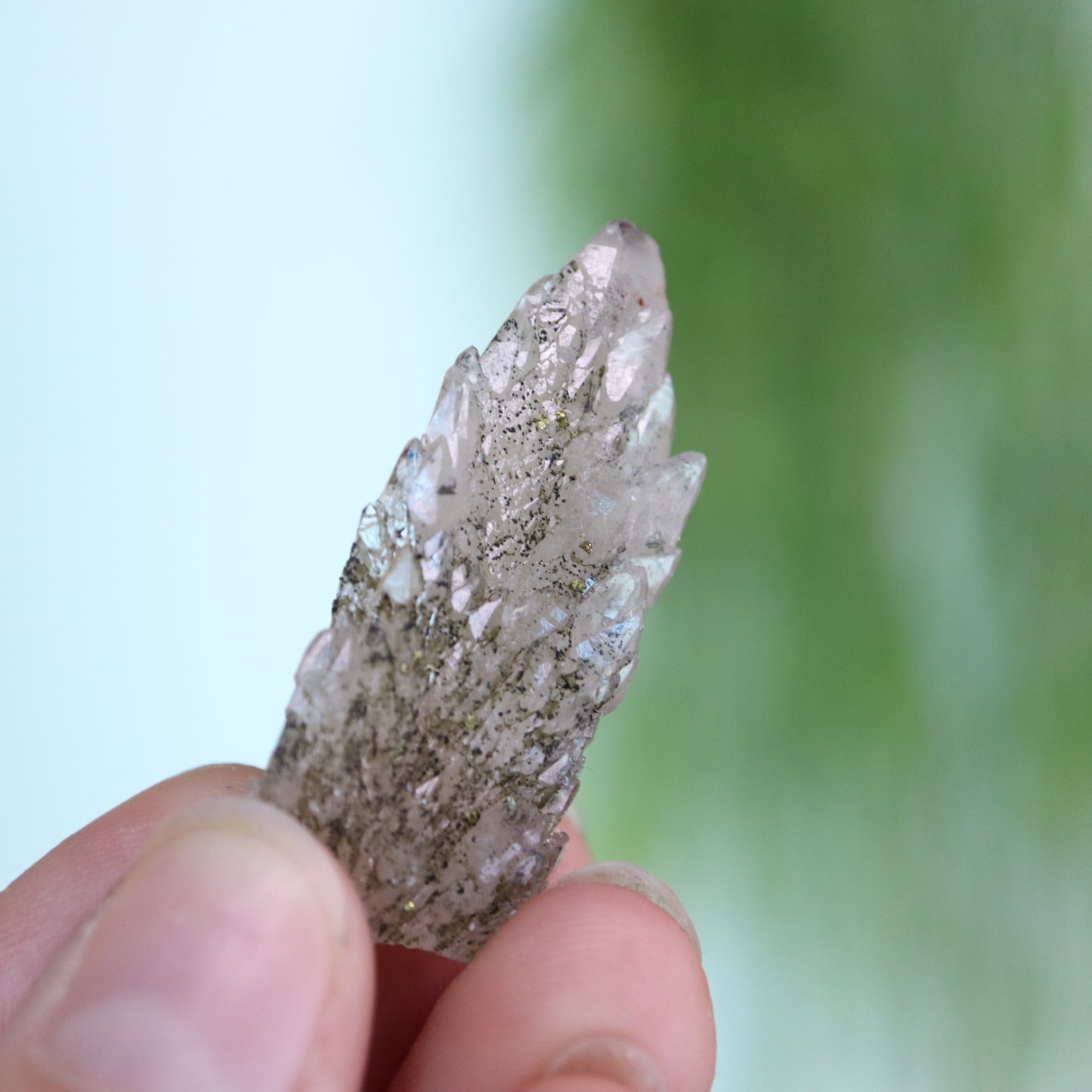 Feather calciet met pyriet UV