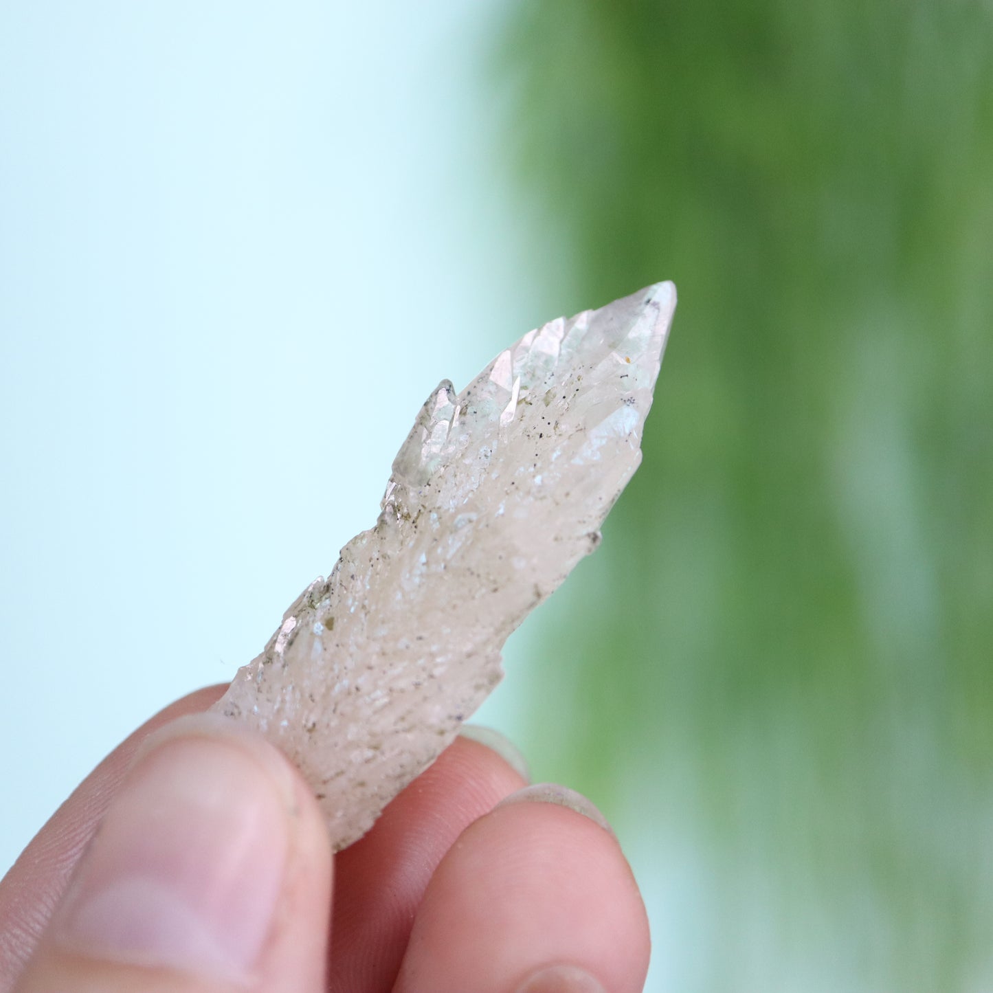 Feather calciet met pyriet UV