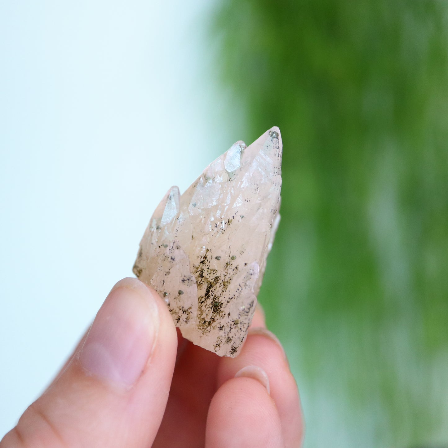 Feather calciet met pyriet UV
