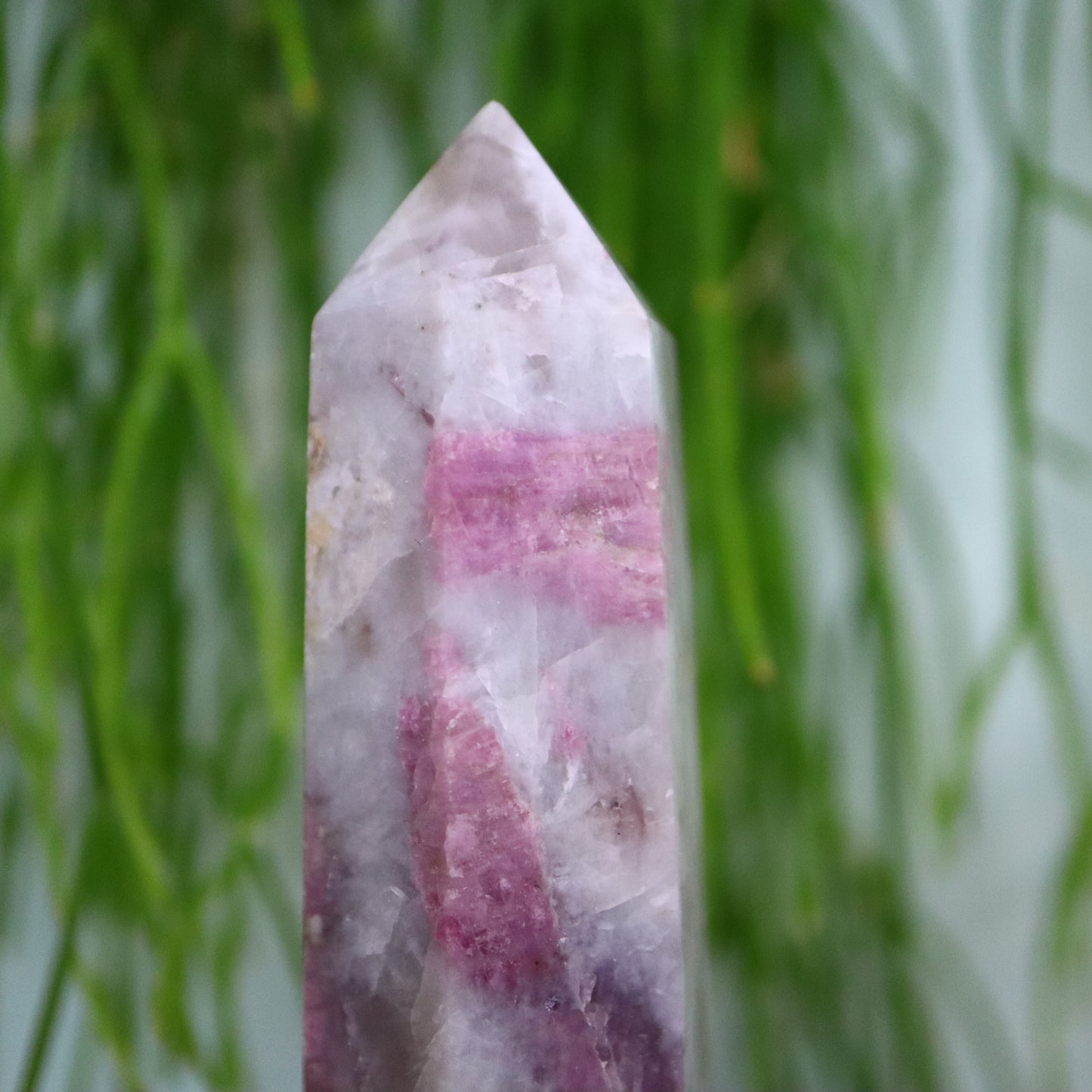 Roze tourmalijn in kwarts