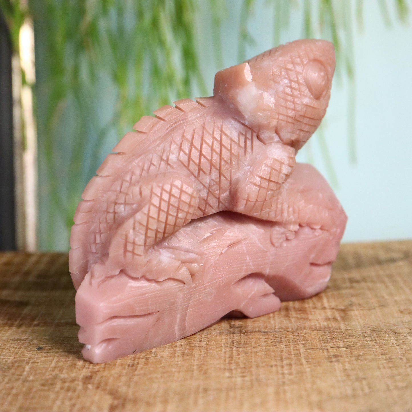 Handgeslepen kameleon roze jade