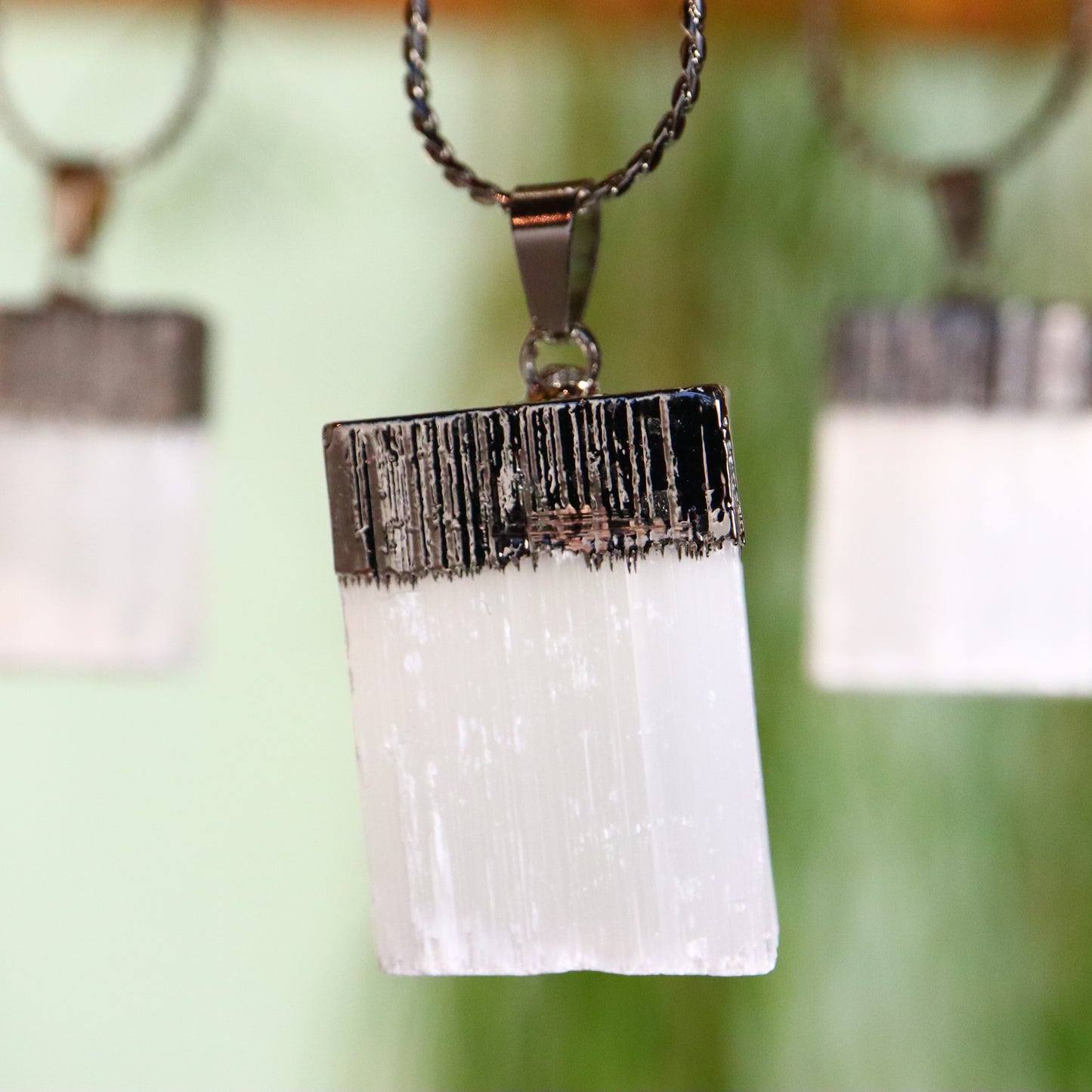 Satijnspaat hanger zilver metaal