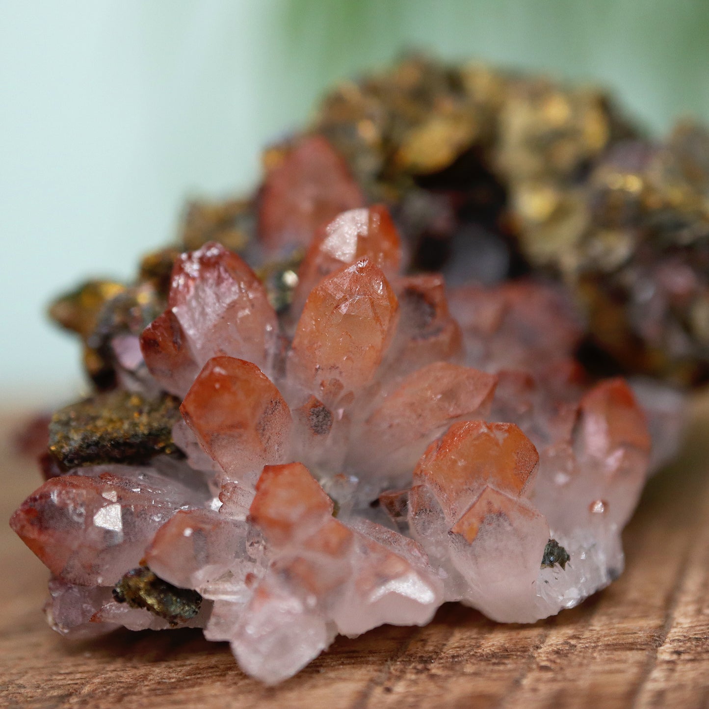 ''Rode'' kwarts cluster met pyriet