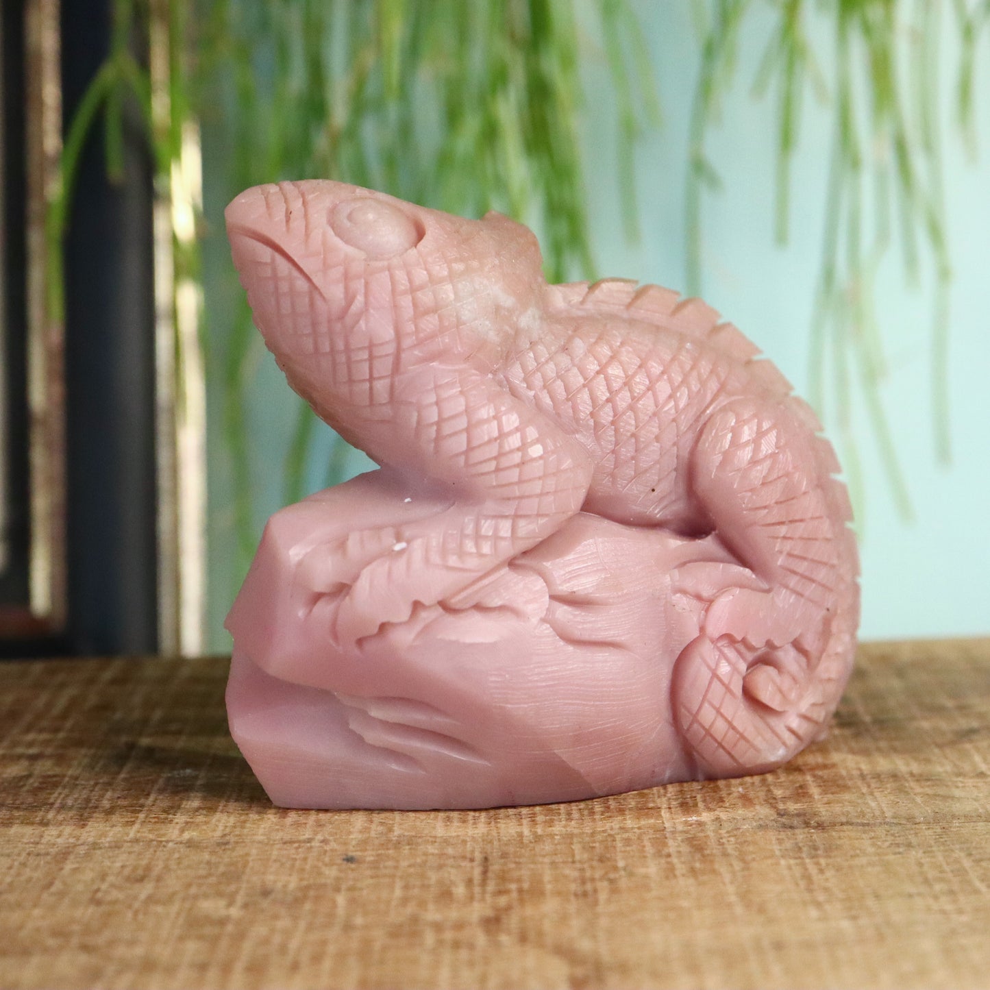 Handgeslepen kameleon roze jade
