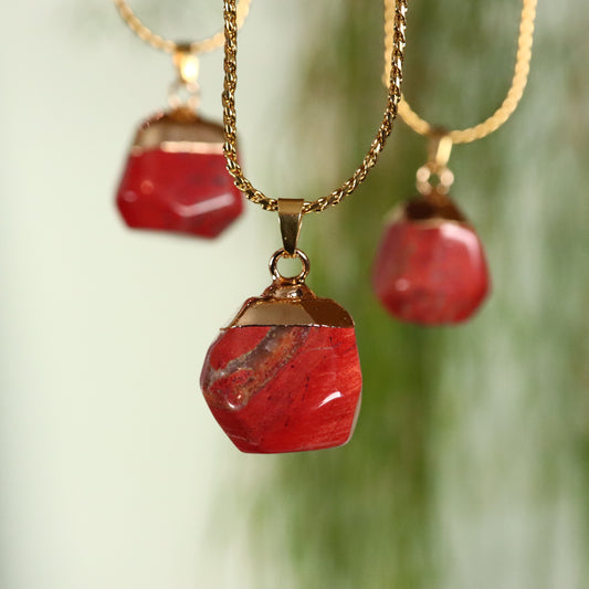 rode jasper hanger goud metaal