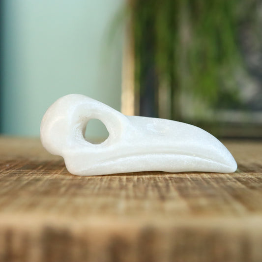 raven schedel / hanger witte jade