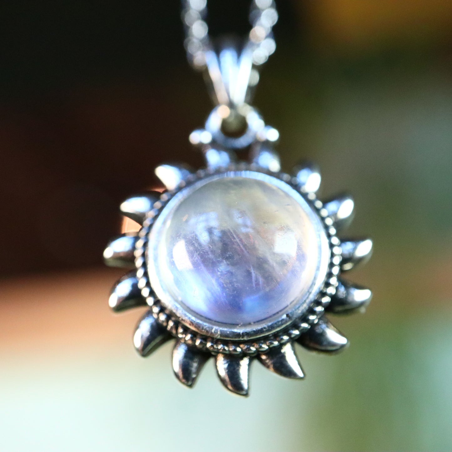 Maansteen zon verzilverd met ketting