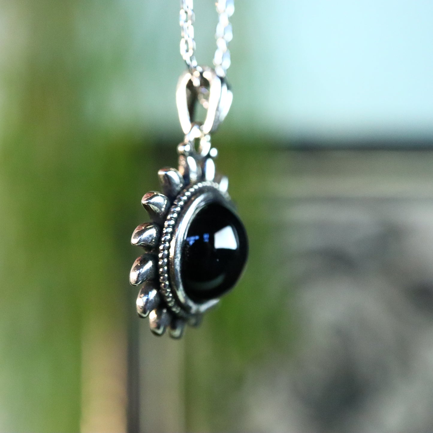 Obsidiaan zon verzilverd met ketting
