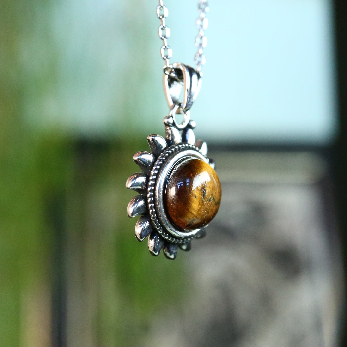 Tijgeroog zon verzilverd met ketting